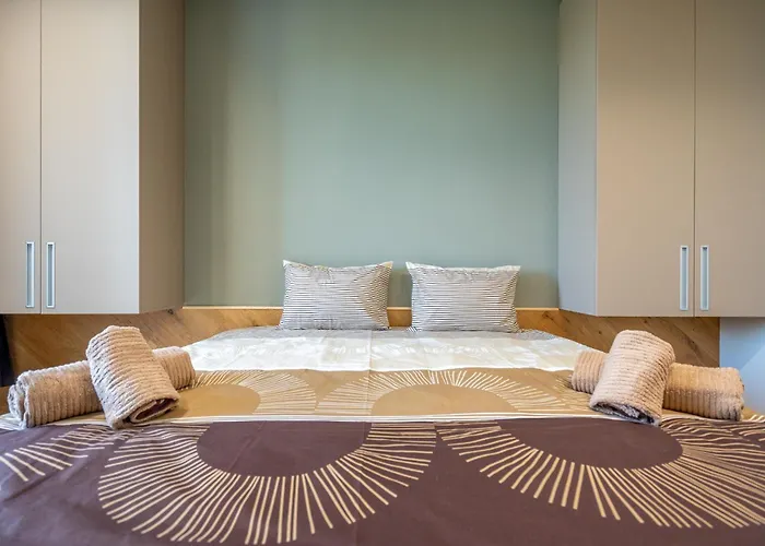 2bdr District דירה